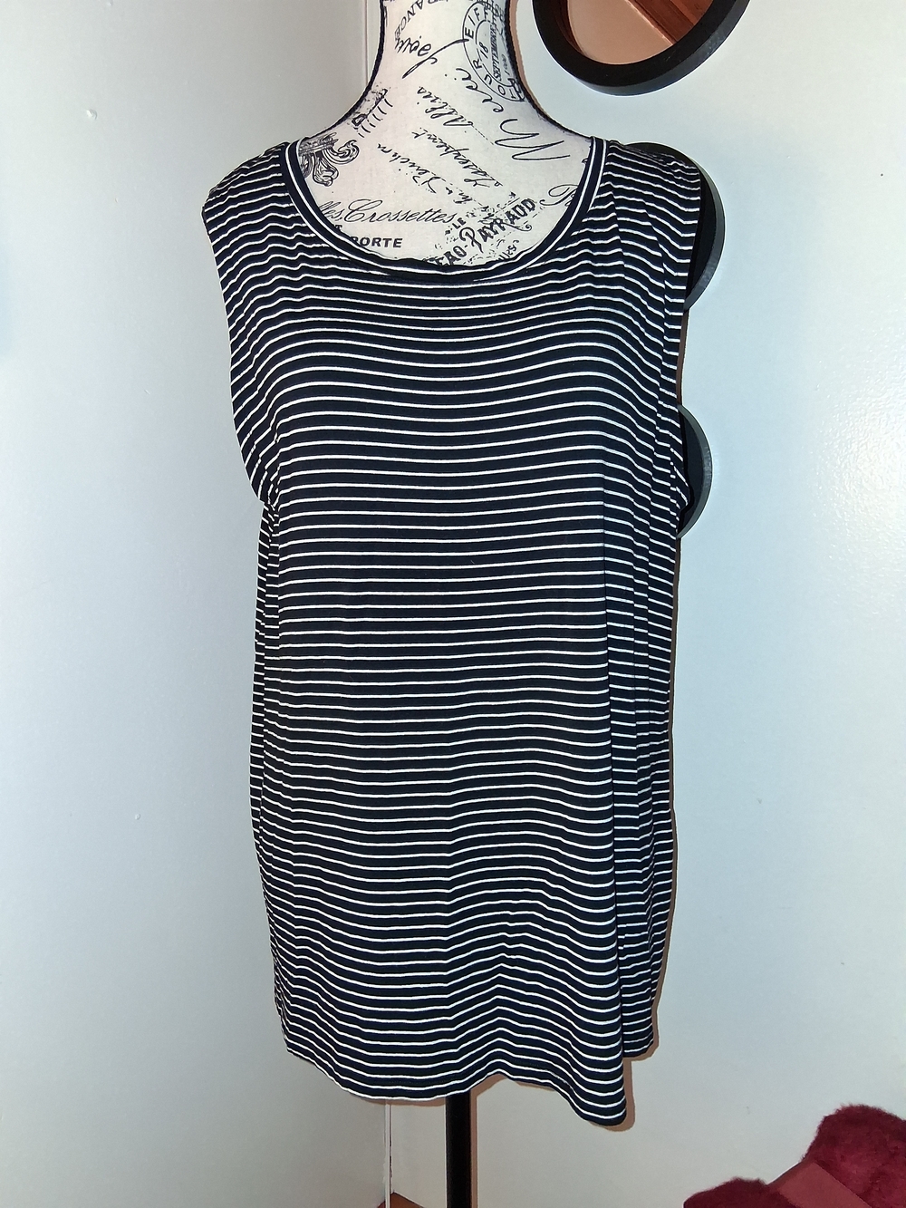 Old Navy Tank Top Bundle - 2 Tops - Picture 8 of 16